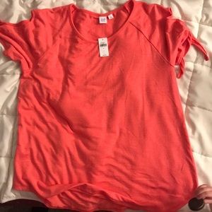 Gap tie sleeve maternity top